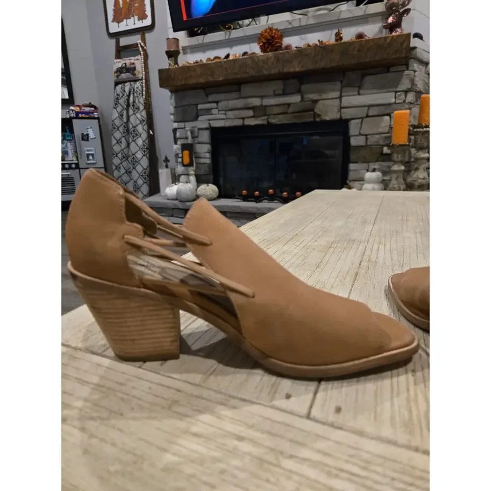 Eileen Fisher Women's‎ Vero Cuoio Peep Toe Block Heel Bootie Brown 8.5